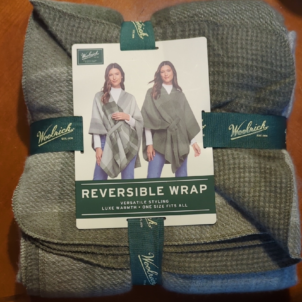 Woolrich Reversible Wrap in Gray and Olive